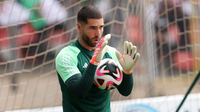 Luca Zidane à l'échauffement avec l'Algérie