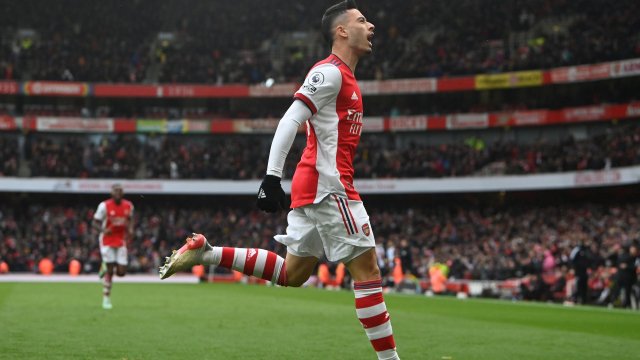Gabriel Martinelli célèbre un but avec Arsenal en Premier League