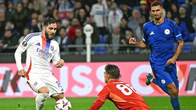 Rayan Cherki (OL) contre l'Olympiakos