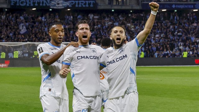k Cornelius, Pierre-Emile Hojbjerg et Amine Gouiri avec l'OM