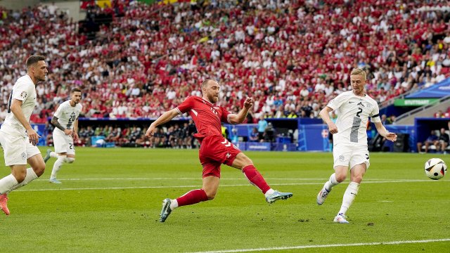 Eriksen (Danemark) buteur contre la Slovénie