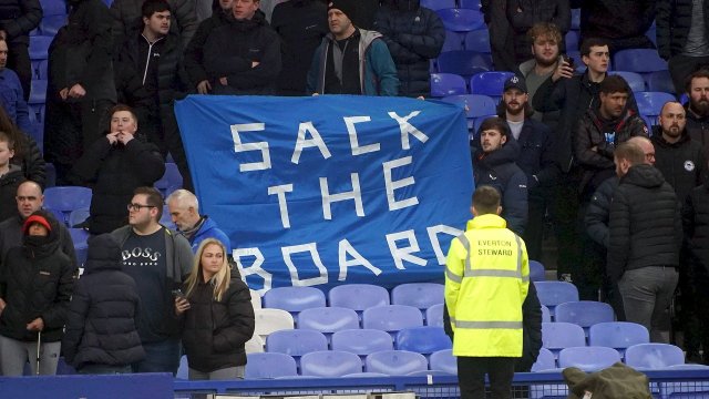 Les supporters d'Everton demandent un départ de la direction