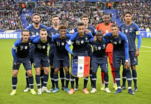 Pourquoi L Equipe De France A Un Brassard Blanc