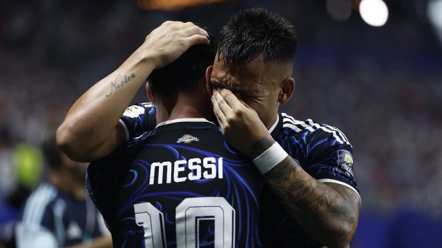 Lautaro Martinez et Lionel Messi