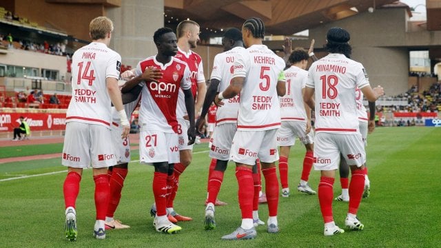 Monaco célèbre un but face à Metz en Ligue 1