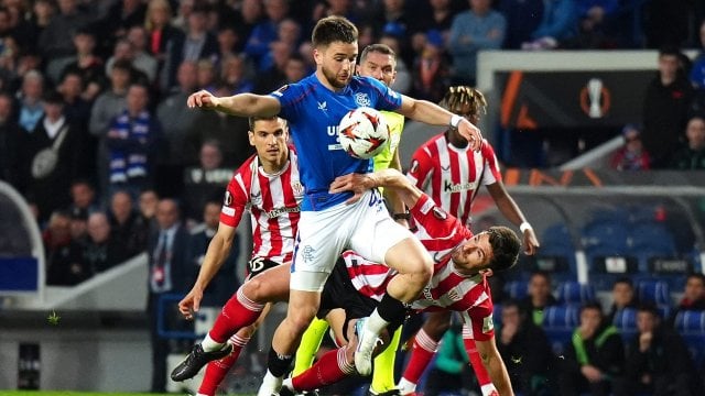 Nicolas Raskin behauptet den Ball