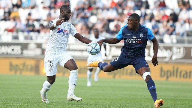 Le Paris FC contre Amiens