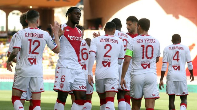 Les joueurs de l'AS Monaco célèbrent face à Strasbourg
