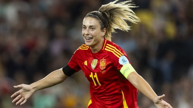 Alexia Putellas célèbre un but avec l'Espagne