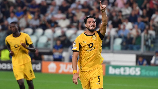 Ramy Bensebaini 2526