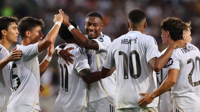 Les joueurs du Real Madrid célèbrent contre Tirol en amical