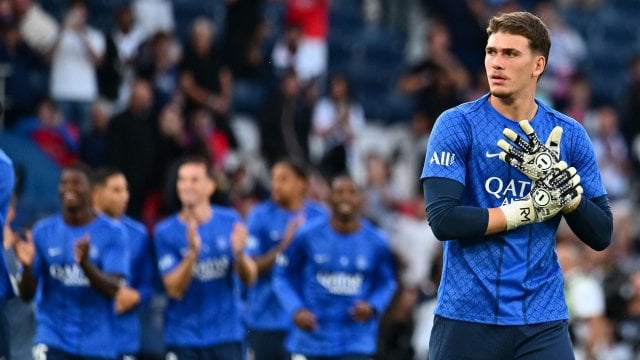 Renato Marin à l'échauffement avec le PSG