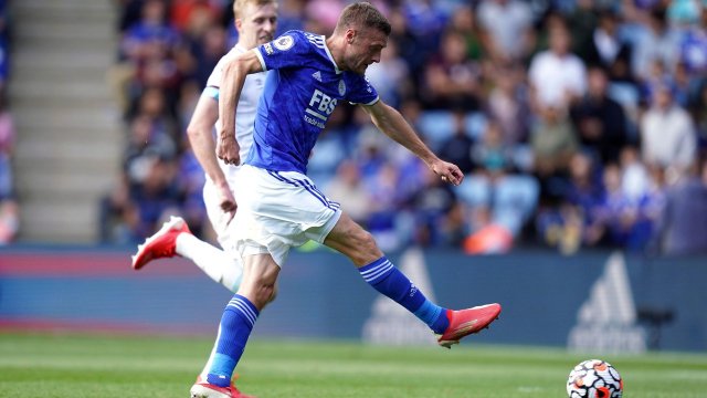 Jamie Vardy en action face à Burnley avec Leicester