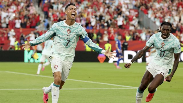 Cristiano Ronaldo et Rafael Leao avec le Portugal