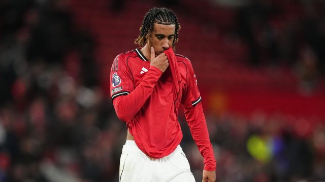 Leny Yoro avec Manchester United