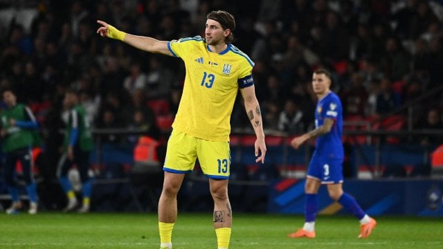 Illia Zabarnyi avec l'Ukraine face à l'équipe de France