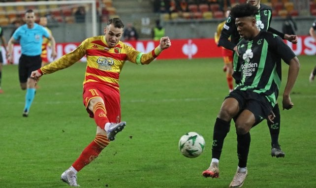 Abu Francis avec le Cercle Bruges à droite