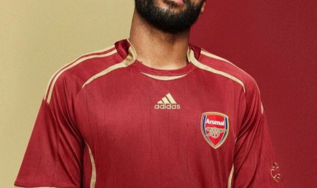 Alexandre Lacazette avec la collection rétro 2006 by adidas