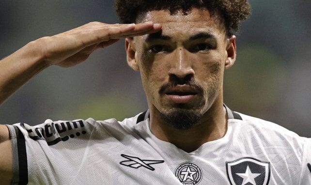 Adryelson avec le maillot de Botafogo