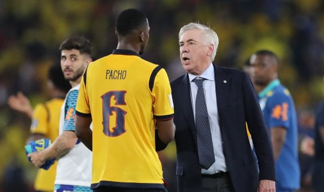 Carlo Ancelotti avec Willian Pacho