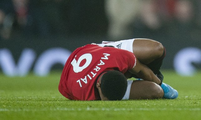 Anthony Martial blessé au sol avec Manchester United