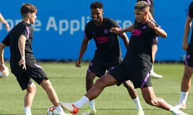 Gavi et Ronald Araujo à l'entraînement du Barça