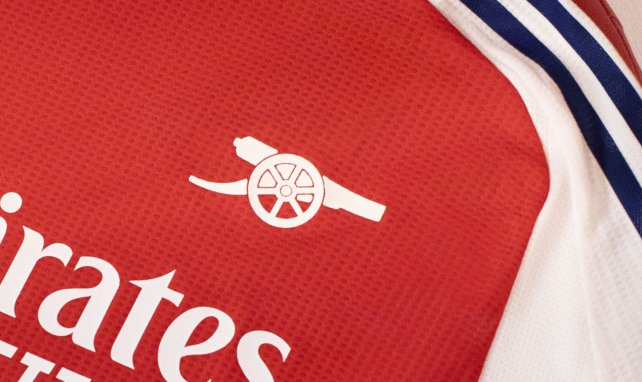 Logo Arsenal nouveau maillot domicile 2024-25