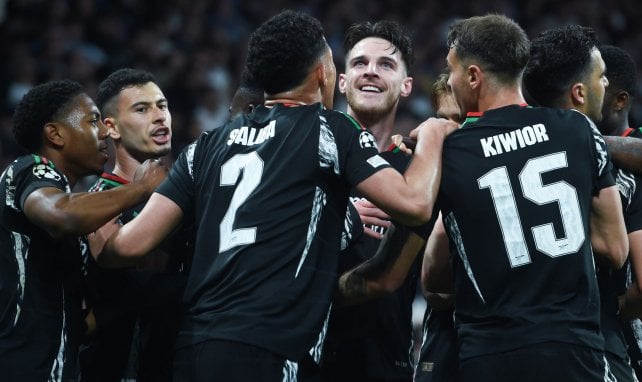Les joueurs d'Arsenal célèbrent face au Real Madrid au Bernabéu