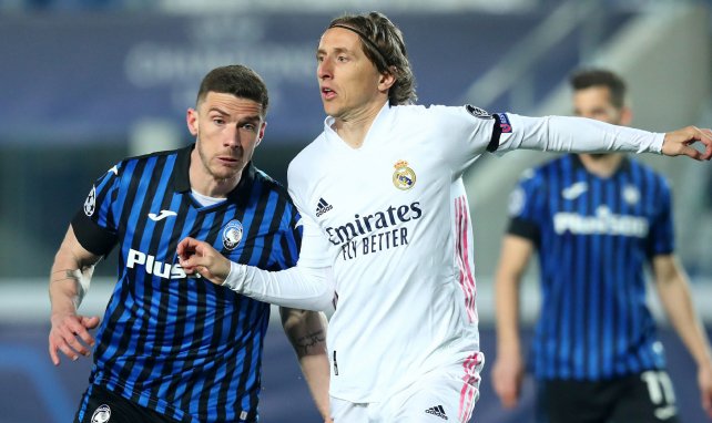 Robin Gosens à la lutte avec Luka Modric