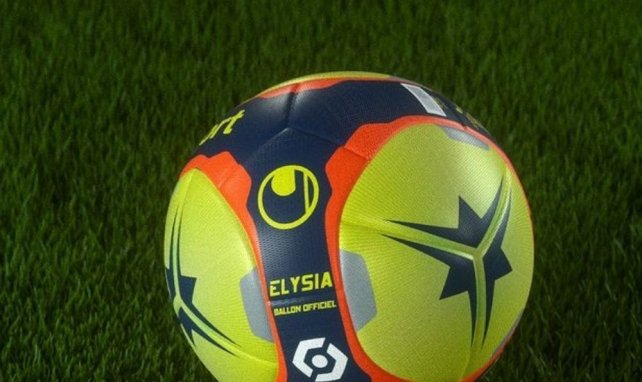 Le nouveau ballon Uhlsport pour la saison 2021-2022 de Ligue 1