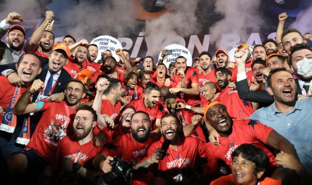 Tout Istanbul Basaksehir fête le titre de champion de Turquie