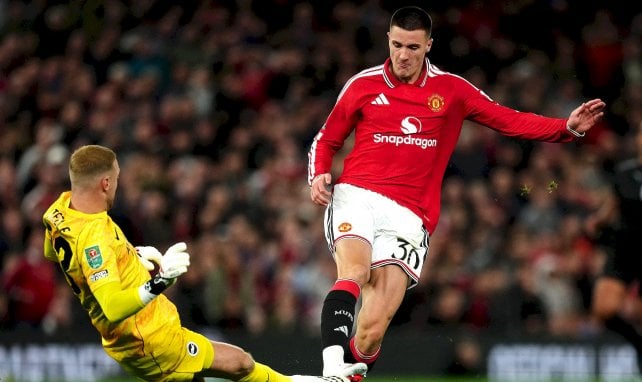 MU : Michael Carrick annonce une longue absence pour Benjamin Šeško
