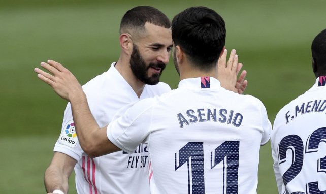Karim Benzema célèbre un but avec Marco Asensio