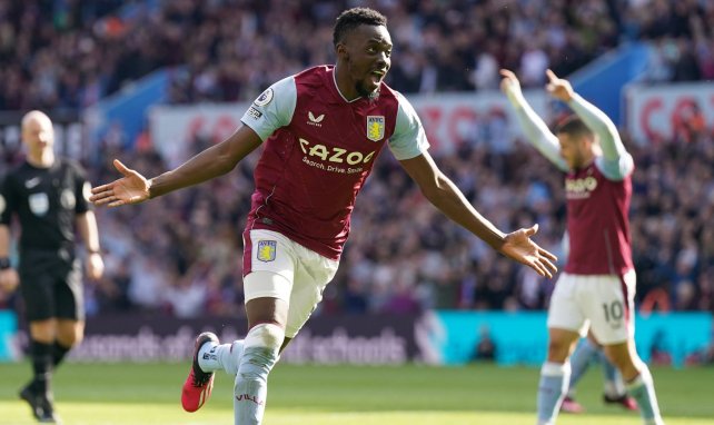 Bertrand Traoré exulte après un but marqué avec Aston Villa