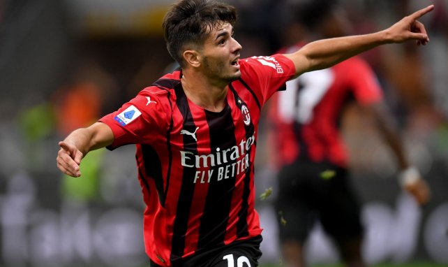 Brahim Diaz célèbre un but avec le Milan contre Venise