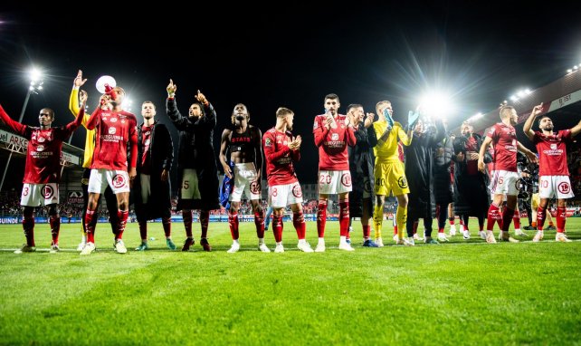 Les joueurs du Stade Brestois fêtent leur victoire contre Lyon
