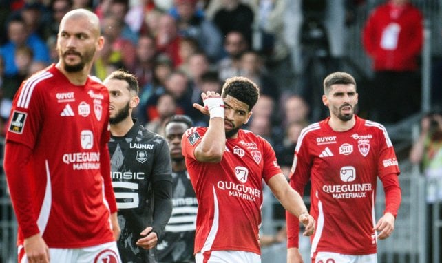 Ajorque, Camara et Lees-Melou avec Brest