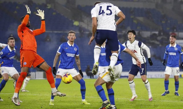 Carlos Vinícius en action avec Tottenham