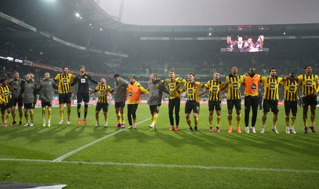 Le Borussia 09 Dortmund célèbre la victoire avec son public