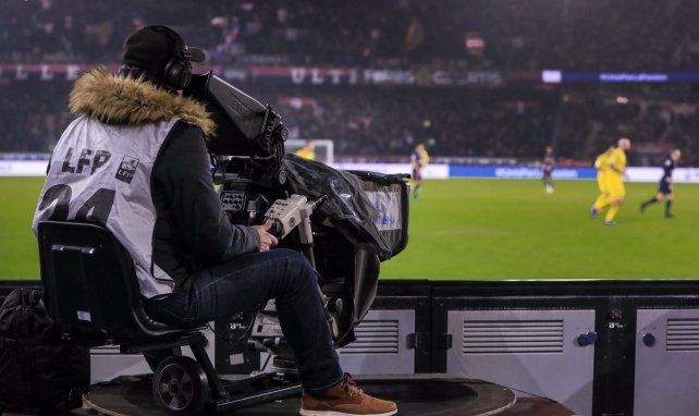 Une caméra sur un stade de Ligue 1 