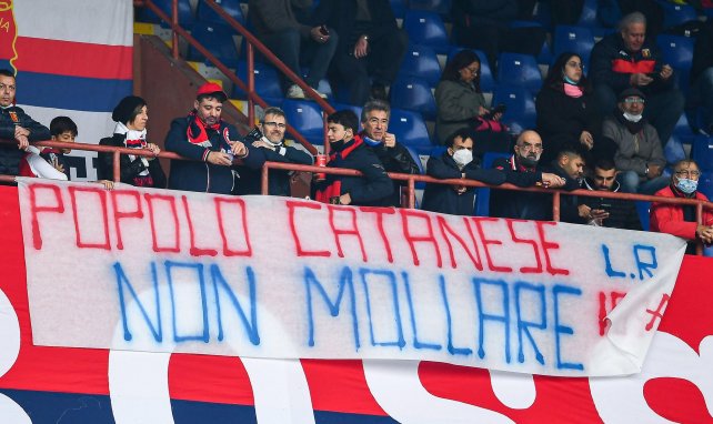 Les supporters du Genoa rendent hommage aux habitants de Catane