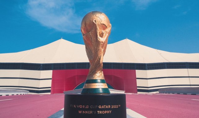 La trophée de la Coupe du Monde de la FIFA 2022 au Qatar