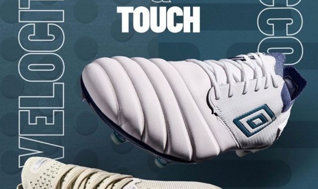 Les chaussures du pack White d'Umbro !