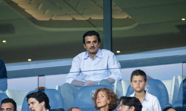Le Cheikh Tamim ben Hamad Al Thani lors d'un match du PSG 