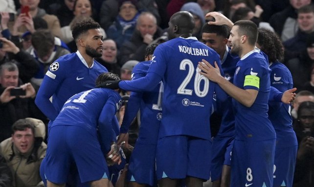 Les joueurs de Chelsea célèbrent un but face à Dortmund