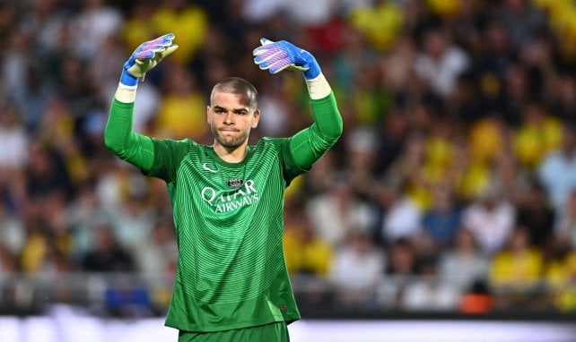 Lucas Chevalier dans les buts du PSG