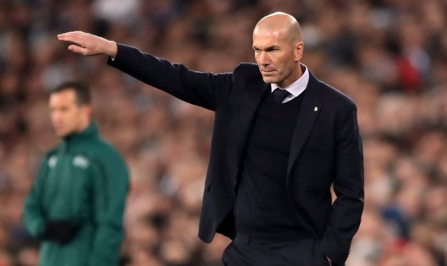 Zinedine Zidane sur le banc du Real Madrid