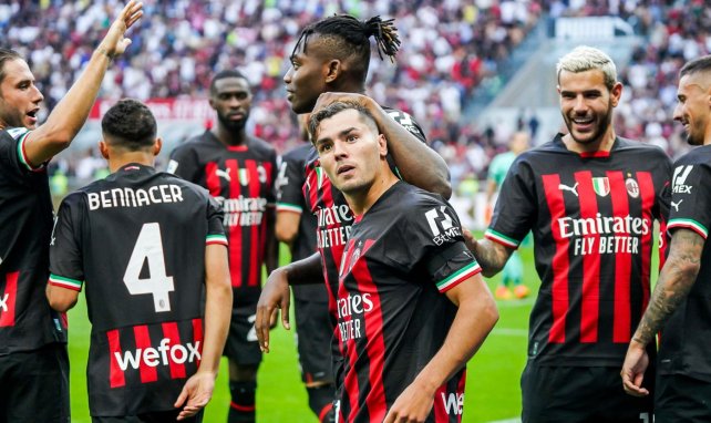 Les joueurs de l'AC Milan célèbrent le but de Brahim Diaz