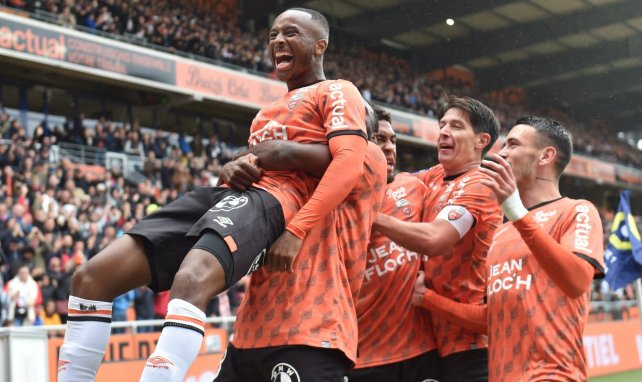 Les joueurs de Lorient célèbrent la victoire face à Lille