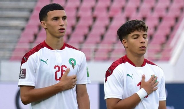 Bilal El Khannouss (à gauche) sous les couleurs de la sélection marocaine 